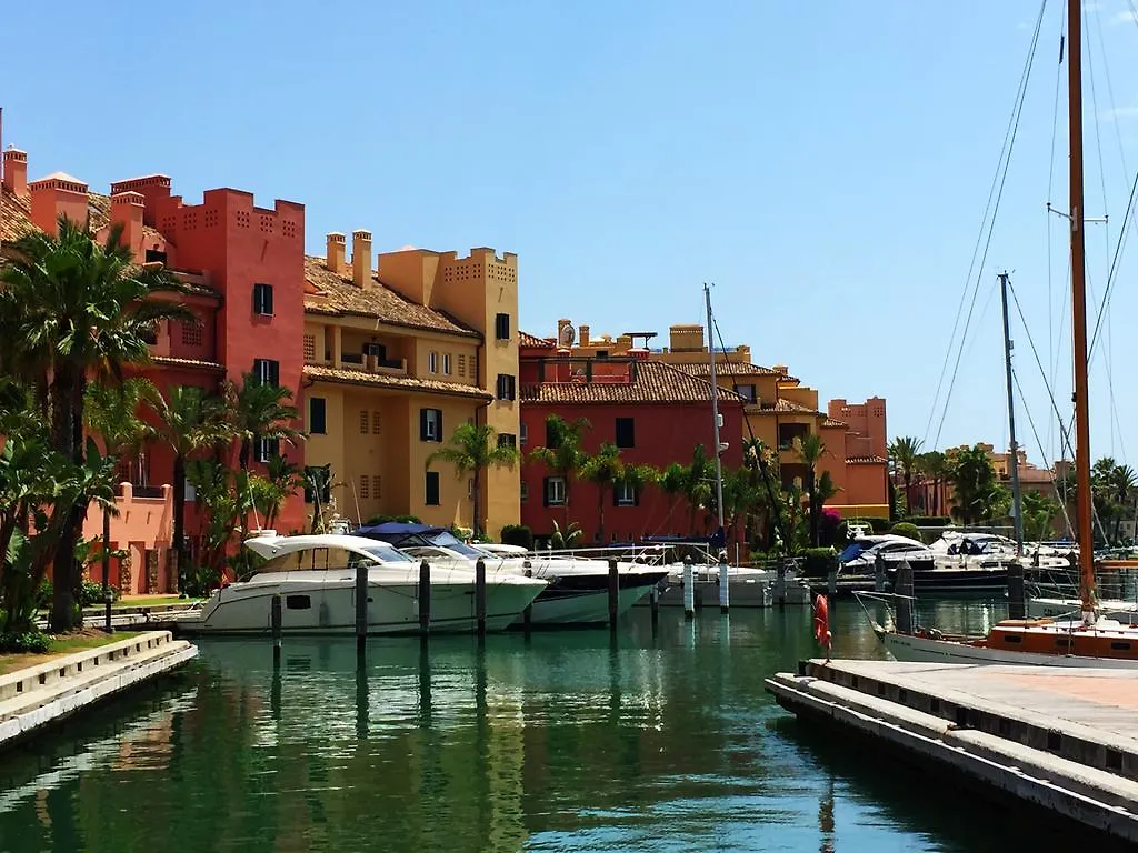 Bahia De Casares Apartment Estepona