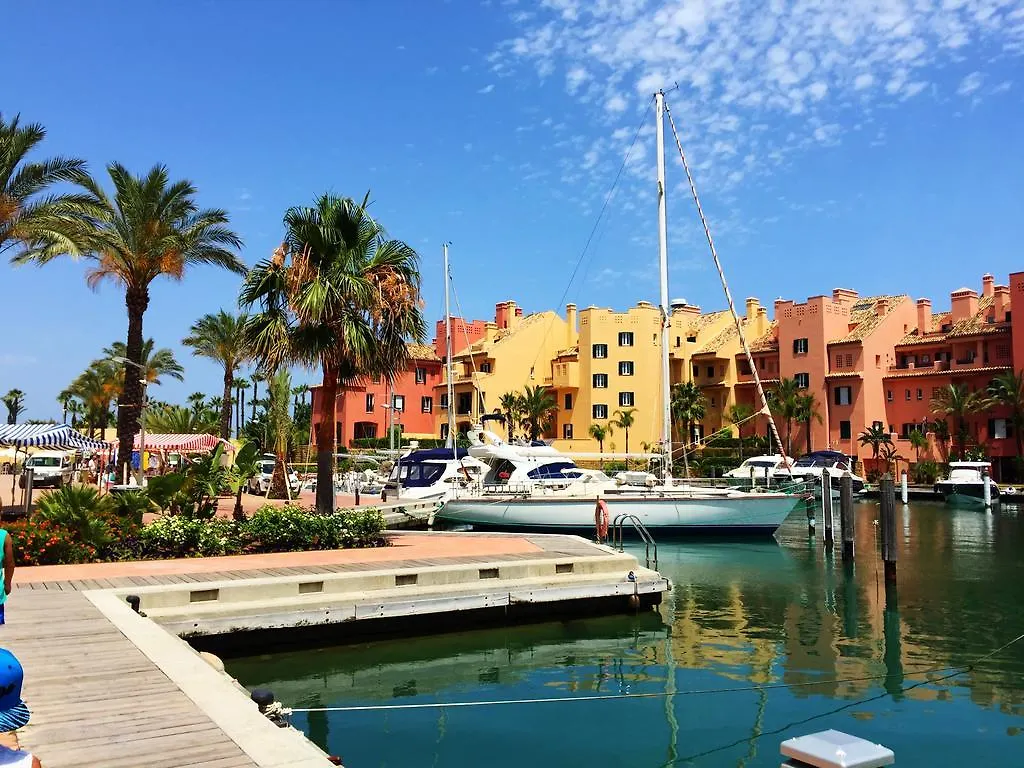 Bahia De Casares Apartment Estepona